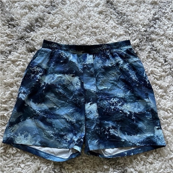Lululemon Channel Cross Swim Short *7" High Dive
Multi. Size large. - Picture 1 of 3